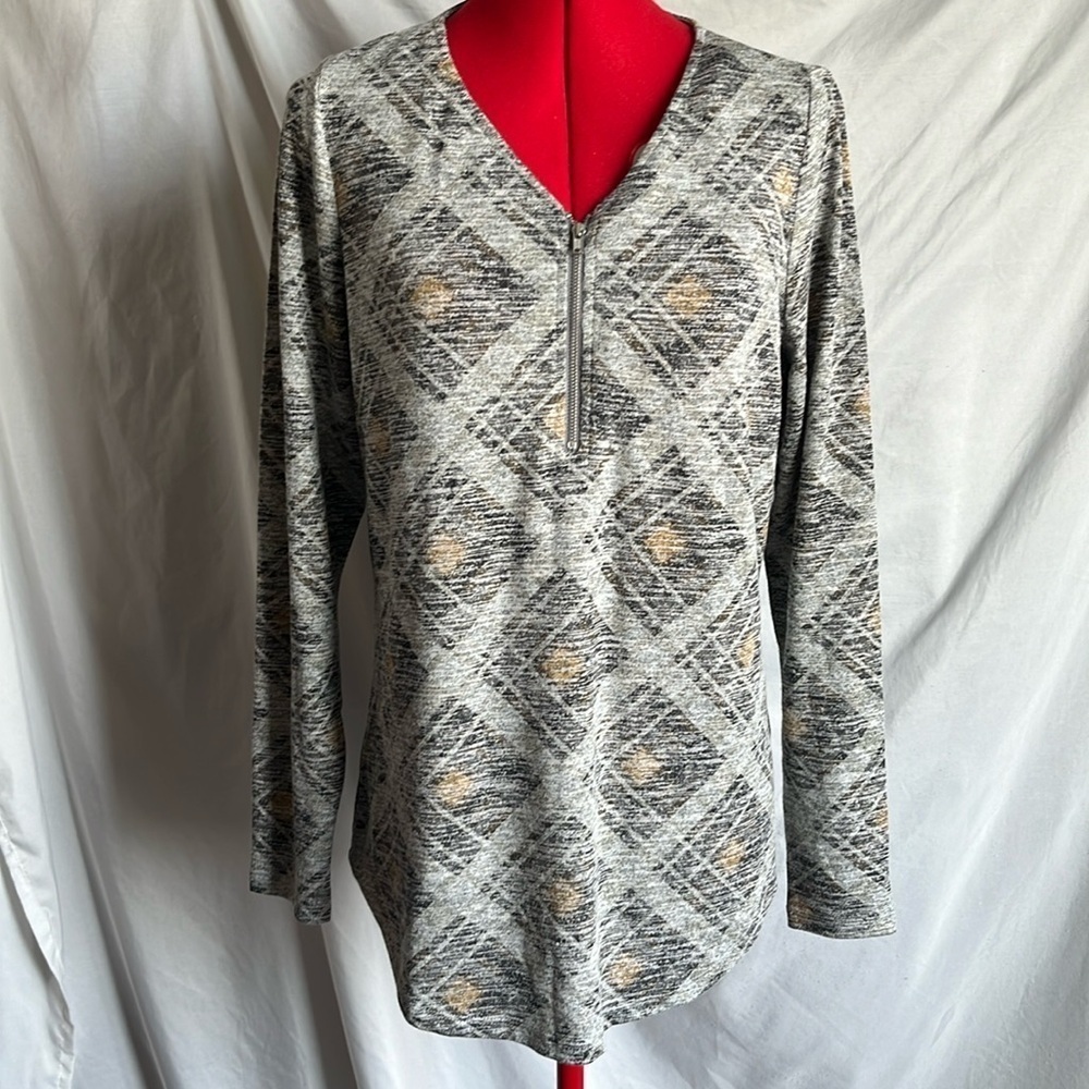 MM210 Ricki’s lightweight front zip long sleeve knit sweater